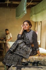 Sootisyahi-Chuna Patri Handblock Print Slub Cotton Saree