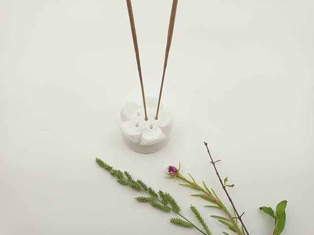 Al Maun | Lotus Incense Stick / Agarbatti Stand | Aaka