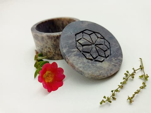 Al Maun | Aduz | Natural Multicolor Soapstone | Hand Carved Lattice Pattern Multiuse Box For Storing Nuts, Spices & Jewelry