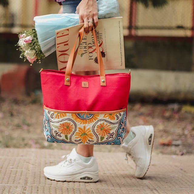 Pin by Lilly Bags And Shoes Dubai 🇦? on Ladies handbags | Bags, Women  handbags, Handbag