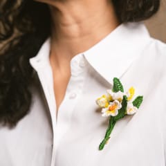 Nandnistudio-White flowers brooch - made to order, dispatch time 2-3 weeks
