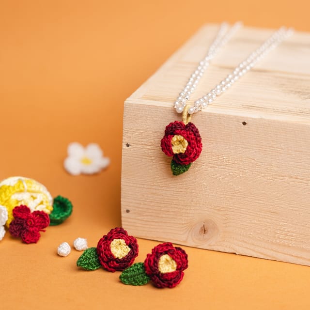 Nandnistudio Maroon small flowers pendant and earrings