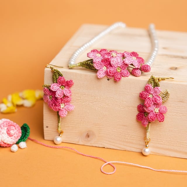 Nandnistudio Pink flowers with pearls