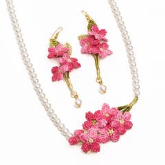 Nandnistudio Pink flowers with pearls