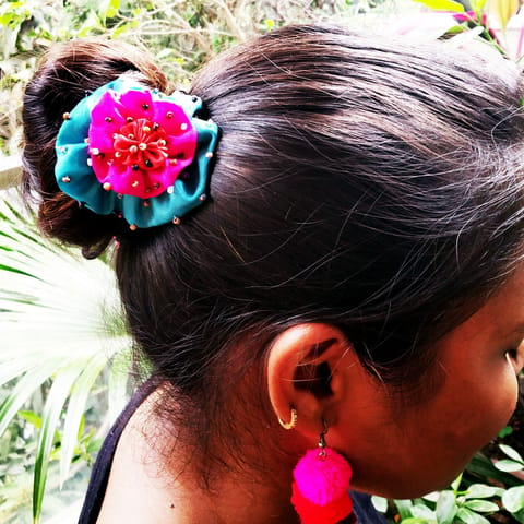 Juhi Malhotra-Turquoise Flower Hair Accessory
