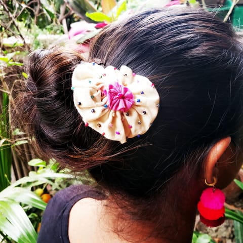 Juhi Malhotra-Cool Summer Hair Accessory