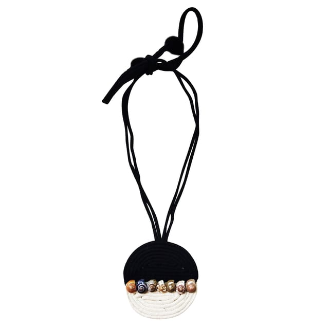 Juhi Malhotra-Edgy Seashell Necklace