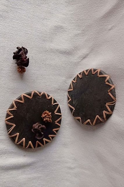 Terracotta by Sachii Longpi Black Pottery Coaster Round