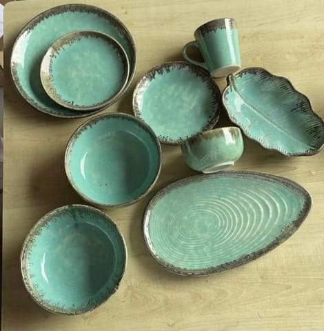 Country Clay-Dinner Set (18 pcs, Turquoise)
- 6 Full Plate
- 6 Quarter Plate
- 6 Cereal Bowls Made of Ceramic by Country Clay