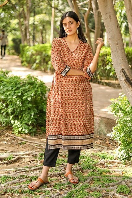 Sootisyahi 'Blushing Betel' Bagru Handblock Printed Pure Cotton Kurti