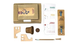 bioQ Green Days Solo GIY Calendar Box - Plantable Pen Pencil Combo, Plantable Calendar, 2‚ Coco Pot & Peat, Packed in Recycled Paper & Folding Box