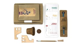 bioQ Green Days Solo GIY Calendar Box - Plantable Pen Pencil Combo, Plantable Calendar, 2‚ Coco Pot & Peat, Packed in Recycled Paper & Folding Box