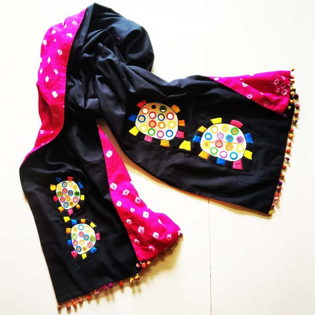 Juhi Malhotra-Pink And Black Chashma Stole