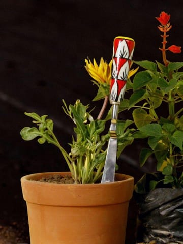 https://cdn.shopify.com/s/files/1/0089/7672/8119/products/stainless-steel-khurpi-with-ceramic-handle-khurpi-lazygardener-blue-yellow-874603.jpg?v=1656317294