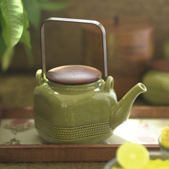 Courtyard-Amiya Tea Pot