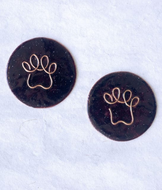 https://cdn.shopify.com/s/files/1/0649/5358/1790/products/Ekibeki-Paws-copper-enamel-magnet-set-of-2-1.jpg?v=1663618773