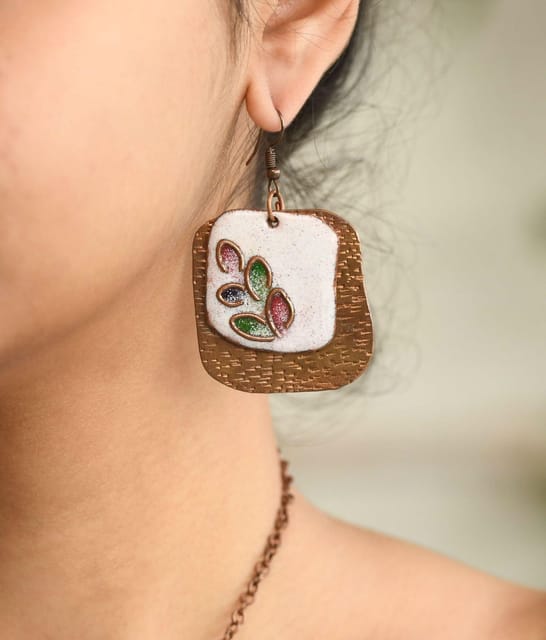 https://cdn.shopify.com/s/files/1/0649/5358/1790/products/Phyllo-Ekibeki-Copper-Enamel-Earrings-Leaflet-1.jpg?v=1658413199