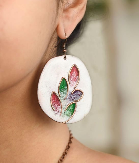https://cdn.shopify.com/s/files/1/0649/5358/1790/products/Leaflet-Ekibeki-Copper-Enamel-Earrings-1.jpg?v=1658412906