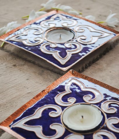 https://cdn.shopify.com/s/files/1/0649/5358/1790/products/Ekibeki-blue-Rangoli-copper-enameled-handmade-square-Tealight-Holder-Set-of-2_2.jpg?v=1665916502