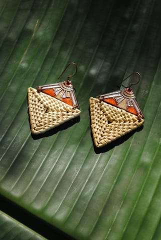 https://cdn.shopify.com/s/files/1/0649/5358/1790/products/trikon-earrings-5.jpg?v=1677229346