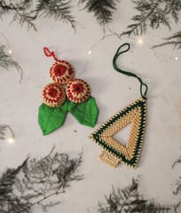 https://cdn.shopify.com/s/files/1/0649/5358/1790/products/Ekibeki-Red-White-Golden-Grass-Christmas-Star-Holy-Leaf-1.jpg?v=1669253128