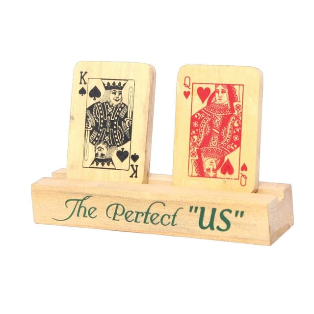 IVEI Poker Themed King and Queen Wooden Showpiece