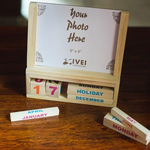 IVEI Wooden Desk Calendar with Photo Frame