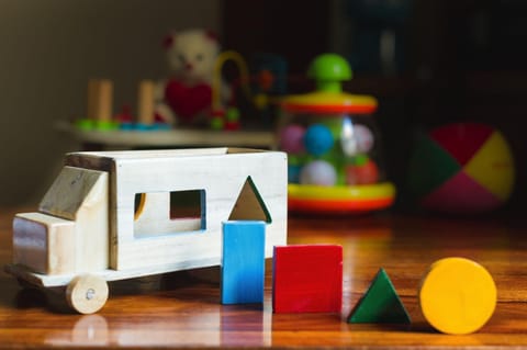IVEI Wooden Toys - Truck Shape Sorter