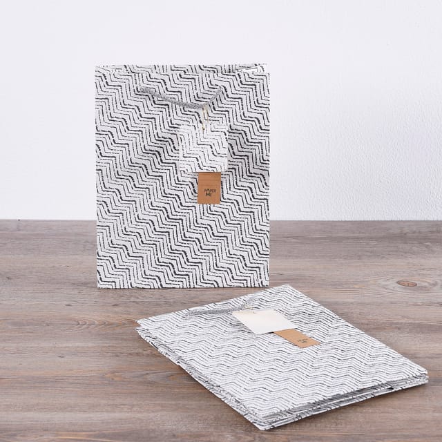 https://cdn.shopify.com/s/files/1/0778/7472/5158/files/2_5.jpg?v=1696239917