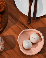 The Indian Rose - Amarkos- Seashell with pearl Salt and Pepper