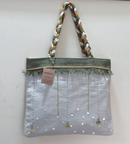 Kritenya - Tote Bag In Linen Cotton With Olive Handwork Details.