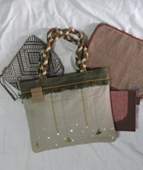 Kritenya - Tote Bag In Linen Cotton With Olive Handwork Details.