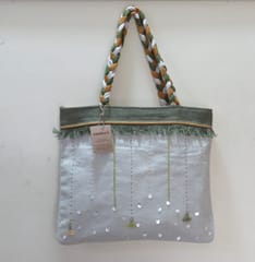 Kritenya - Tote Bag In Linen Cotton With Olive Handwork Details.