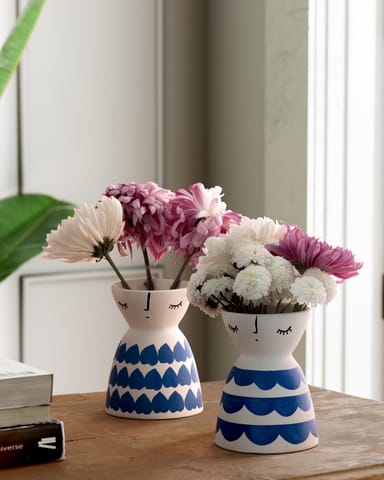 Eyass - Ceramic Flower Vase (Set of 2) White Blue Hearts & Scallops 5x4