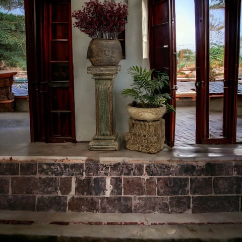 Khoj Crafts - Ruhana 5 : Vintage pillar pedestal