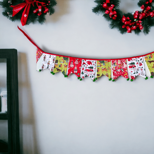 UMW - Christmas Bunting (Tricolor)