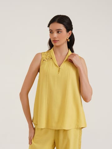 B77 Life - HERA – Embroidered Linen Top