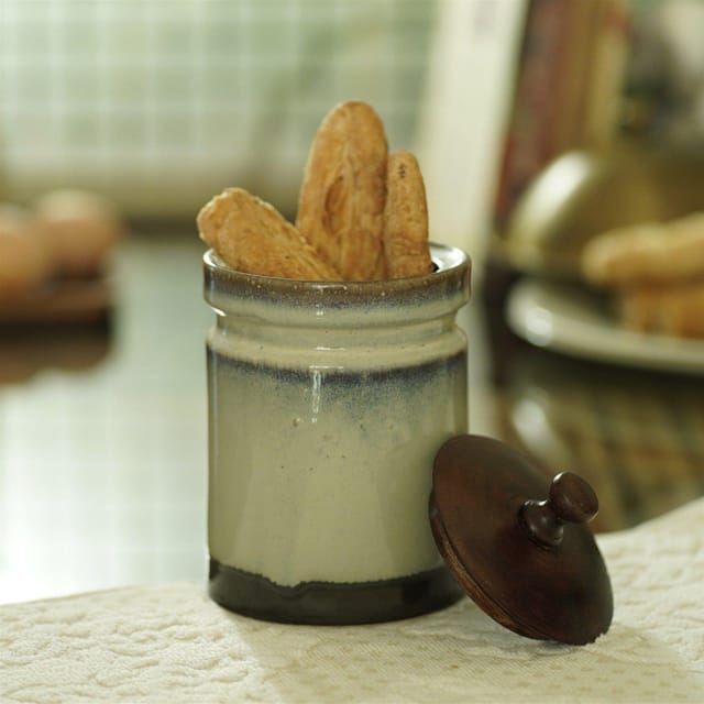 Courtyard-Corjuem Biscuit Jar Small